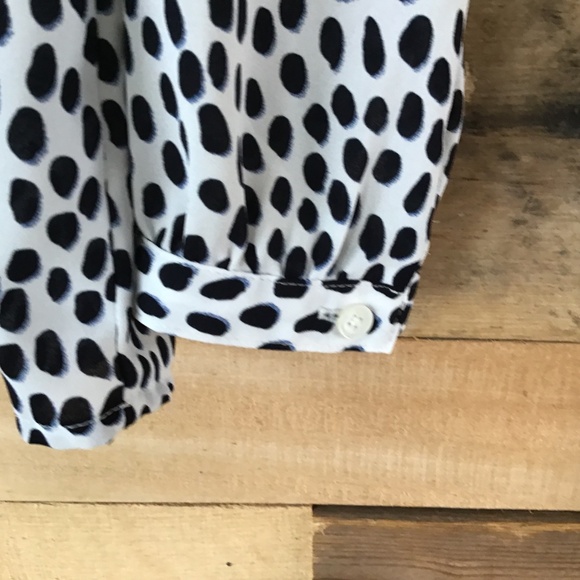 J Crew Size 4 Women’s Long Sleeve V-Neck Print Pullover Blouse 100% Polyester - Picture 3 of 9